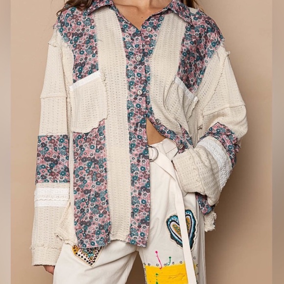 96. NWOT POL Pink/Blue Floral and Cream Button Down Shirt Shacket - Picture 2 of 3